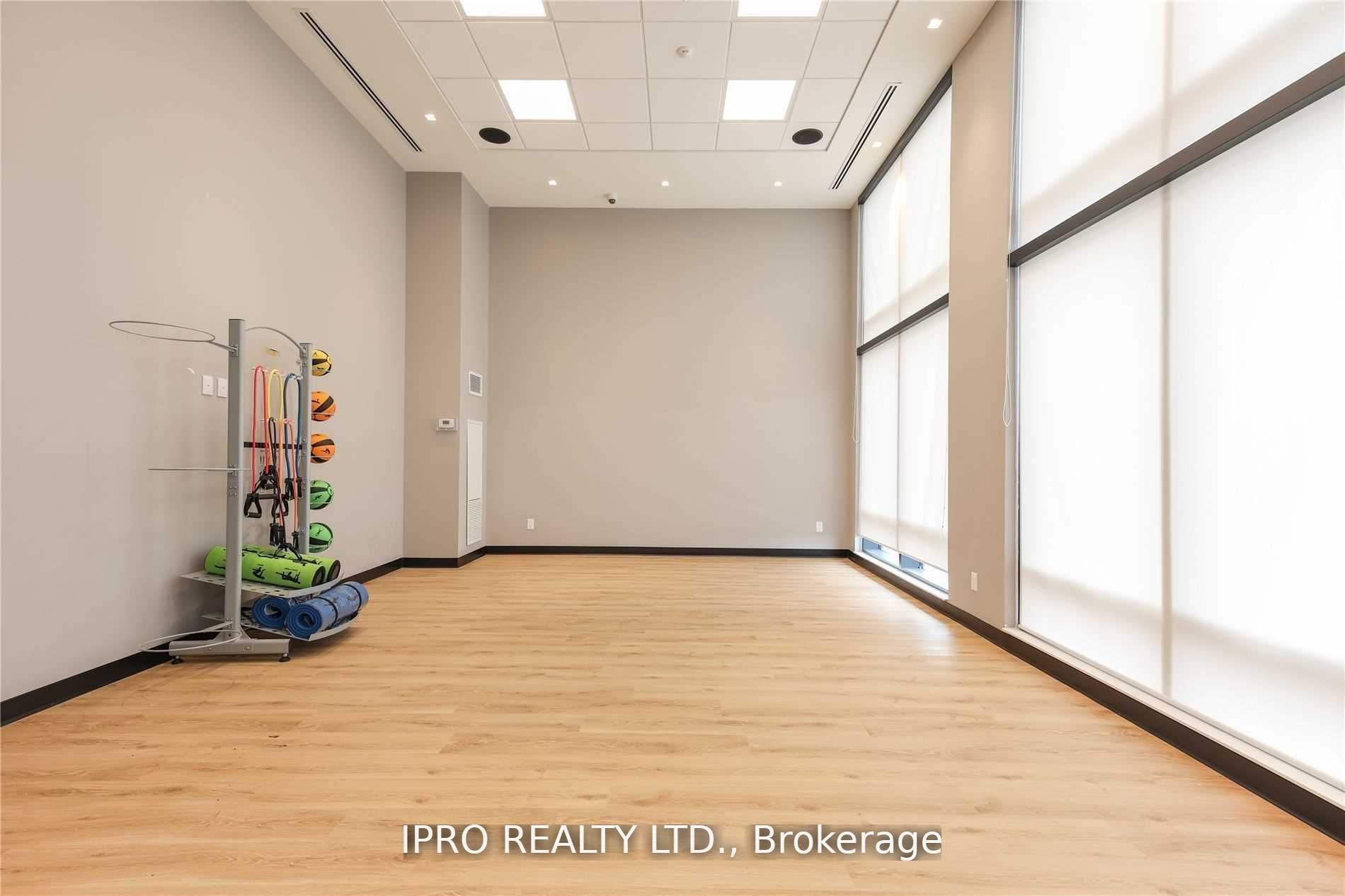 681 Yonge St, #111