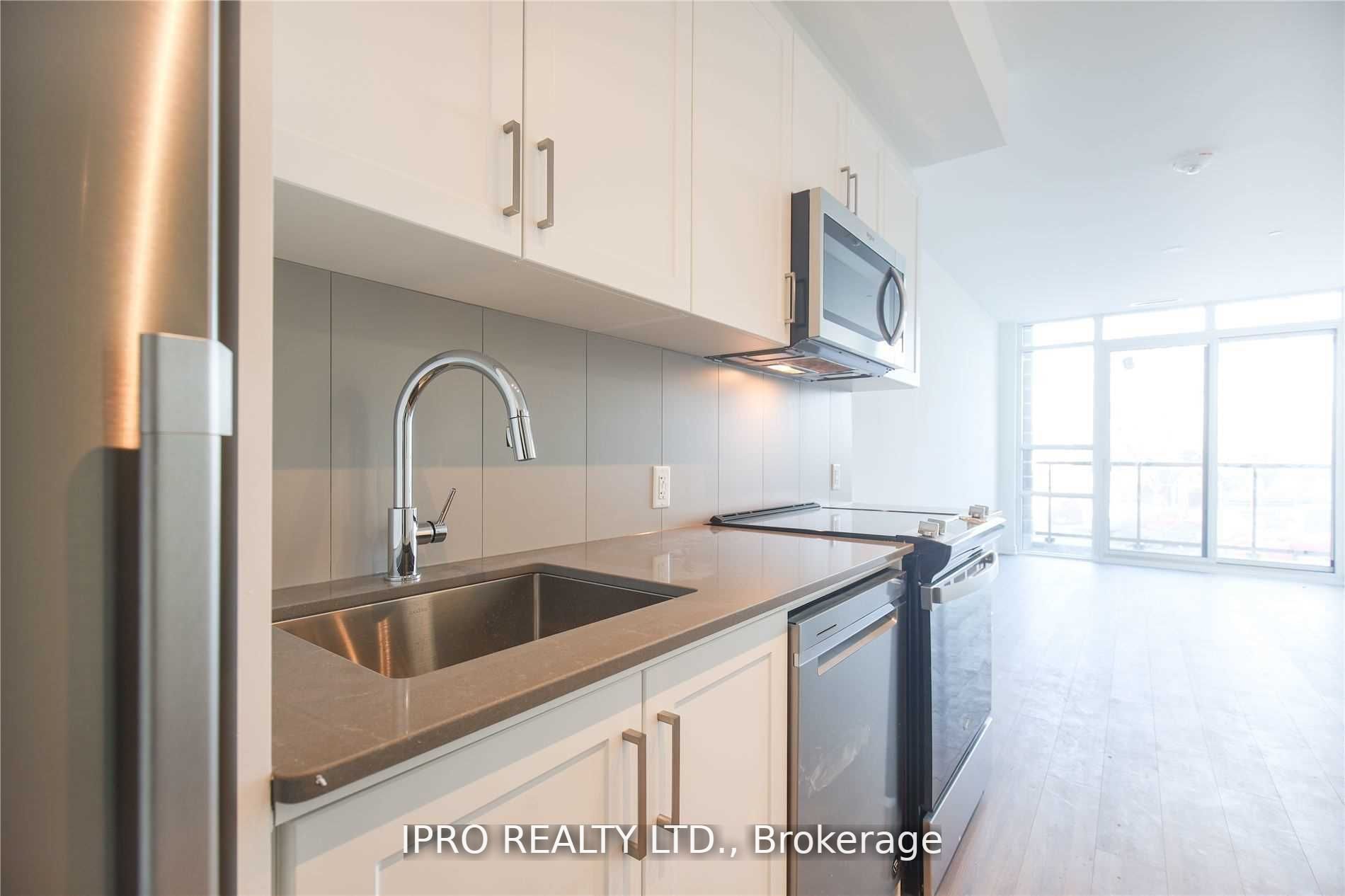 681 Yonge St, #111