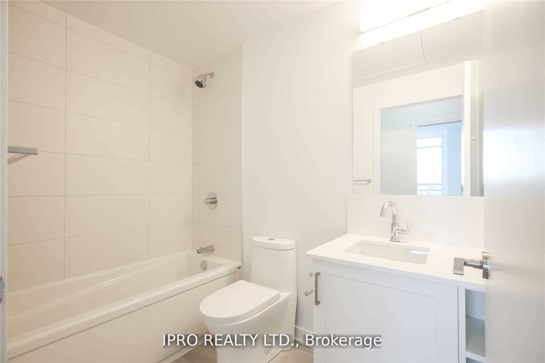 681 Yonge St, #111