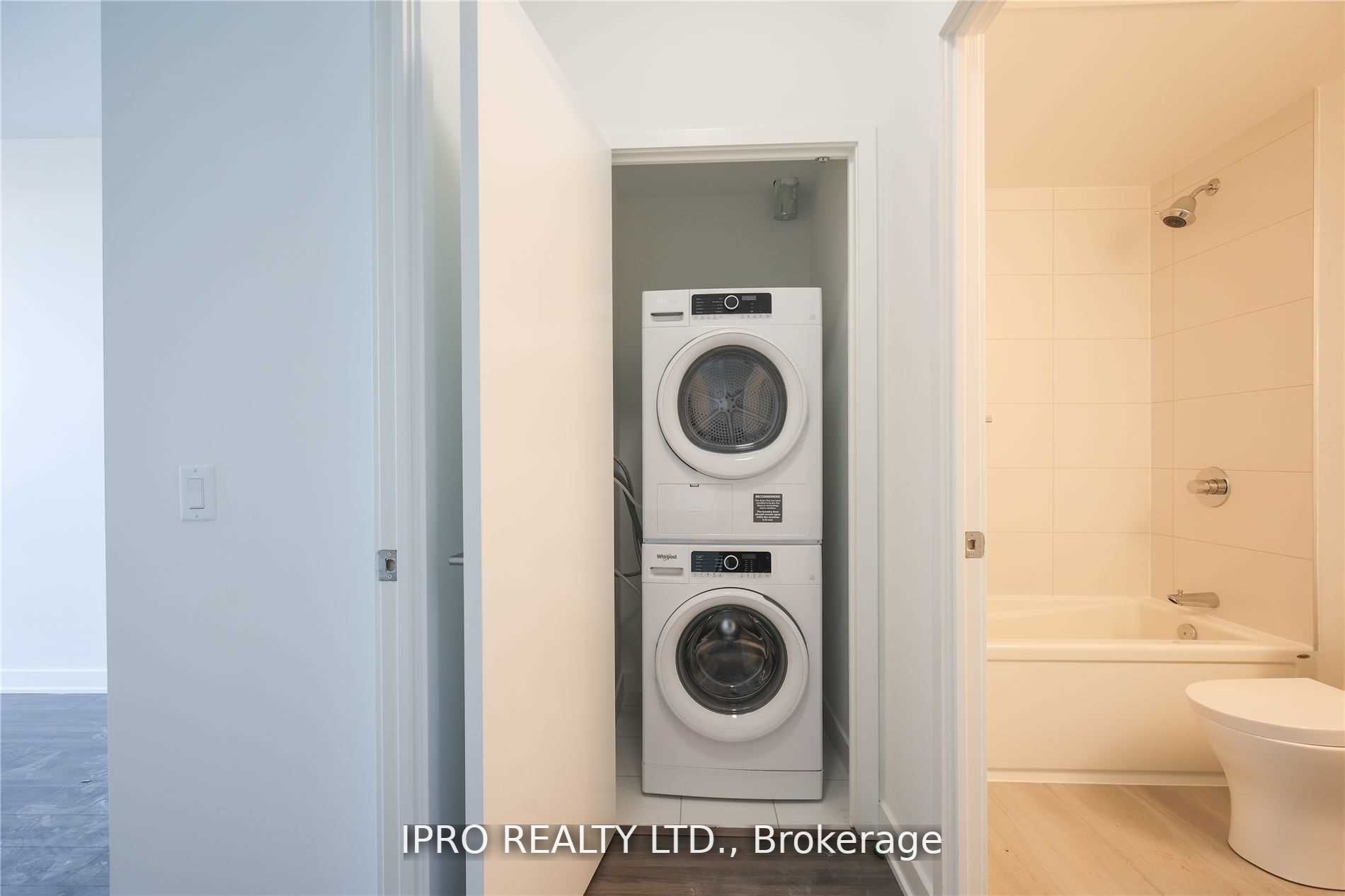 681 Yonge St, #111