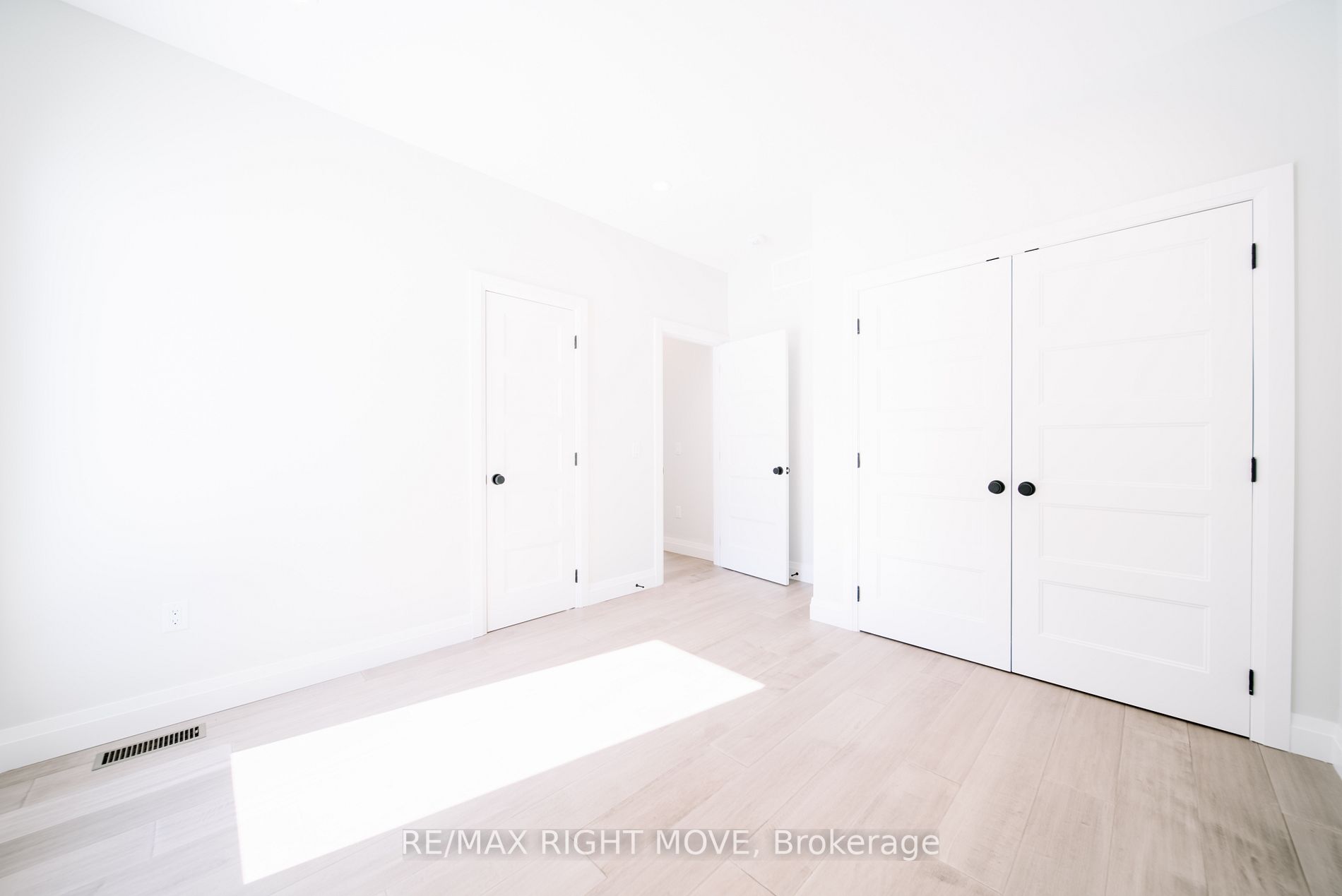 Listing S6782332 - Large Photo # 15