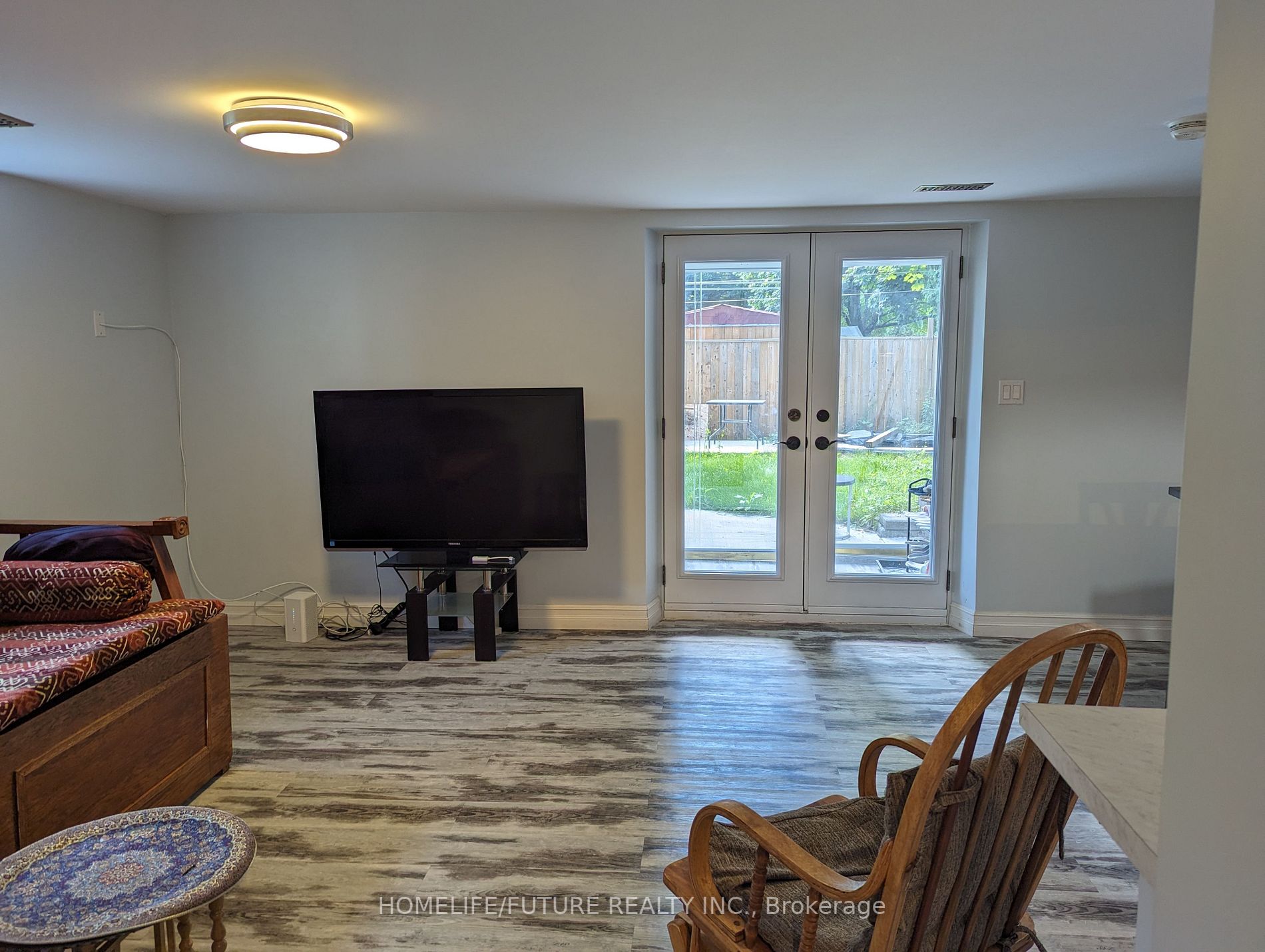 75 Bronte Cres