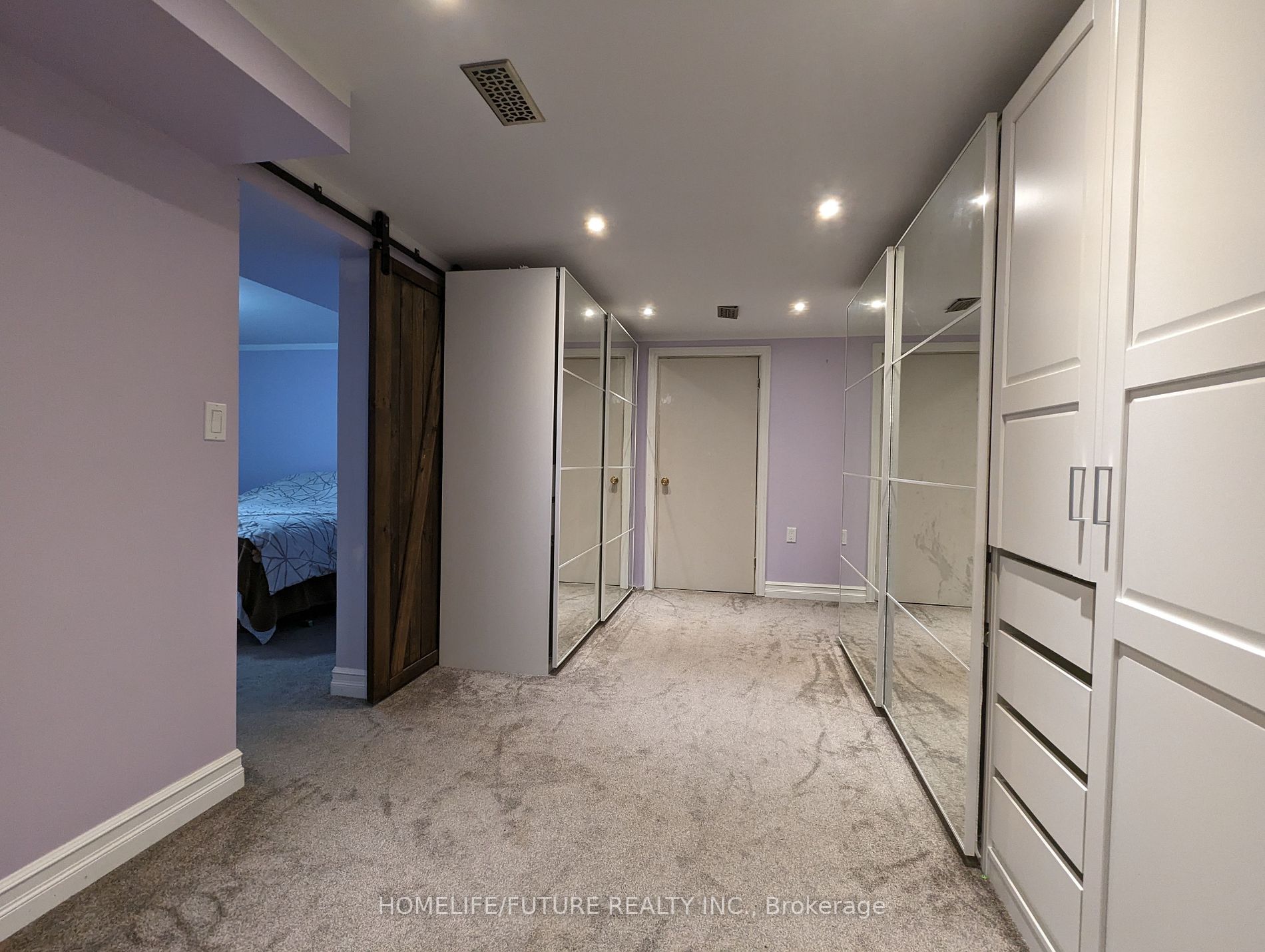75 Bronte Cres