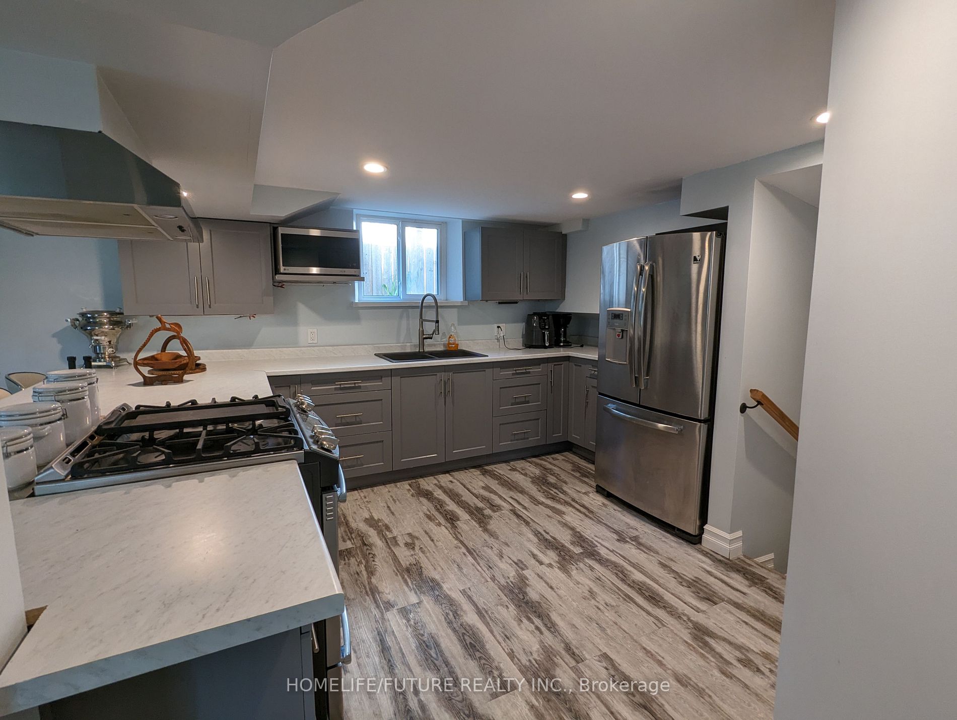 75 Bronte Cres