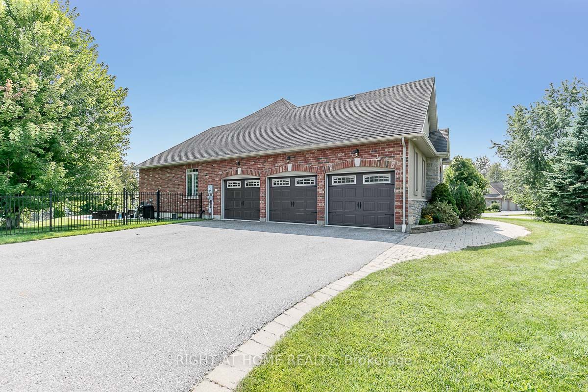 25 Red Oak Crescent