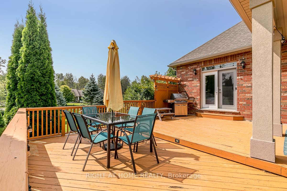 25 Red Oak Crescent