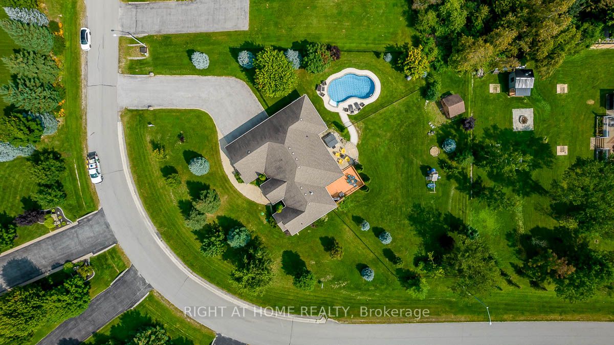 25 Red Oak Crescent