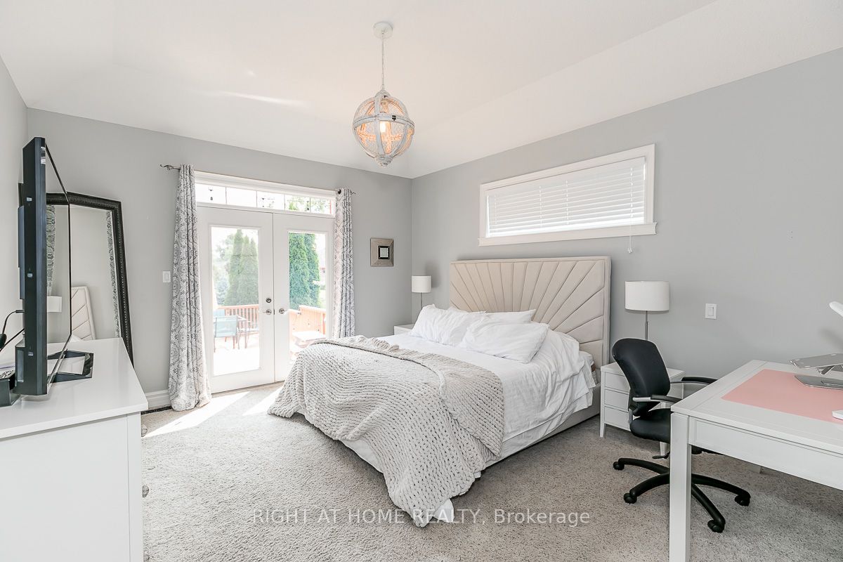 25 Red Oak Crescent