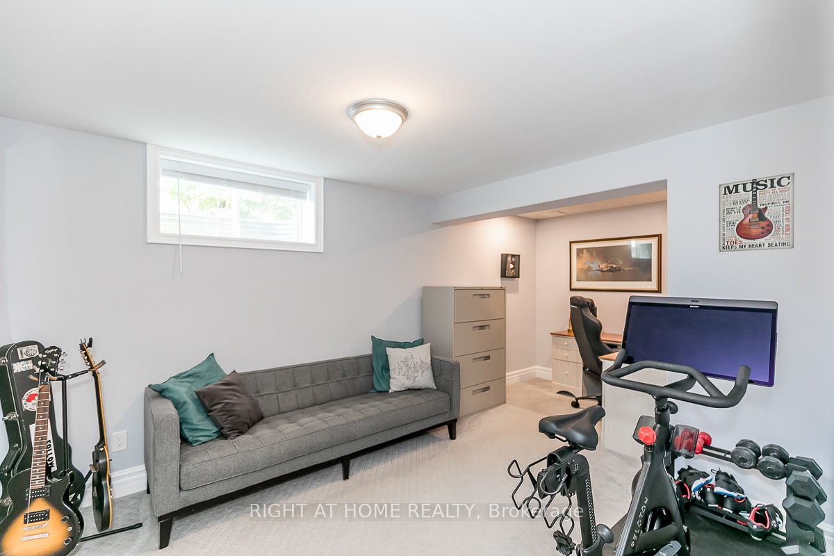25 Red Oak Crescent