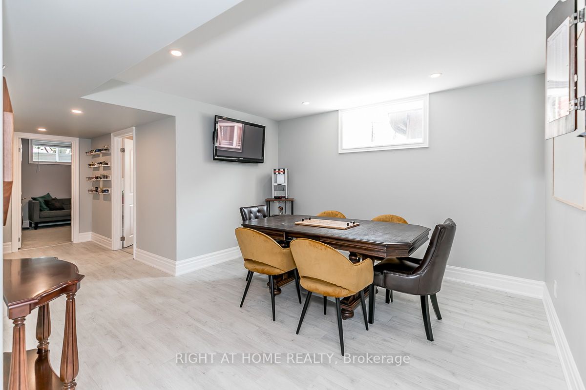 25 Red Oak Crescent