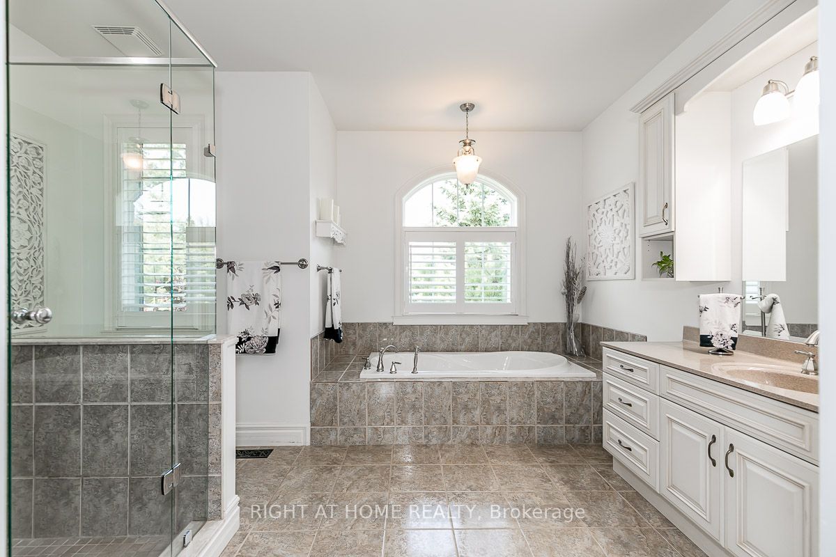 25 Red Oak Crescent