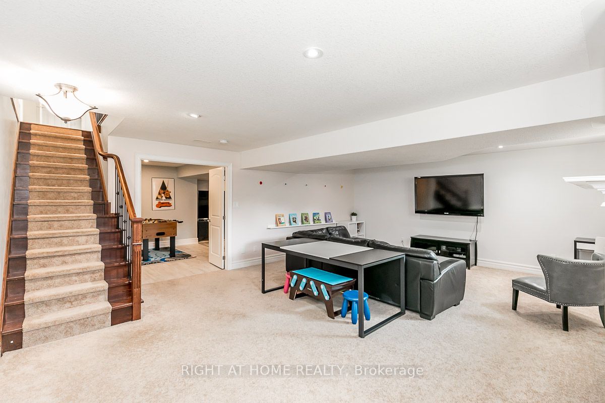 25 Red Oak Crescent