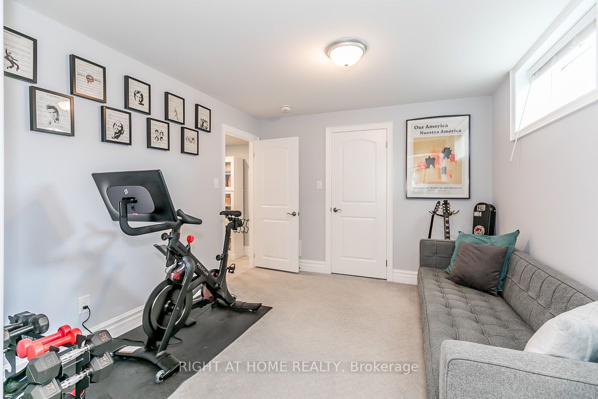 25 Red Oak Crescent