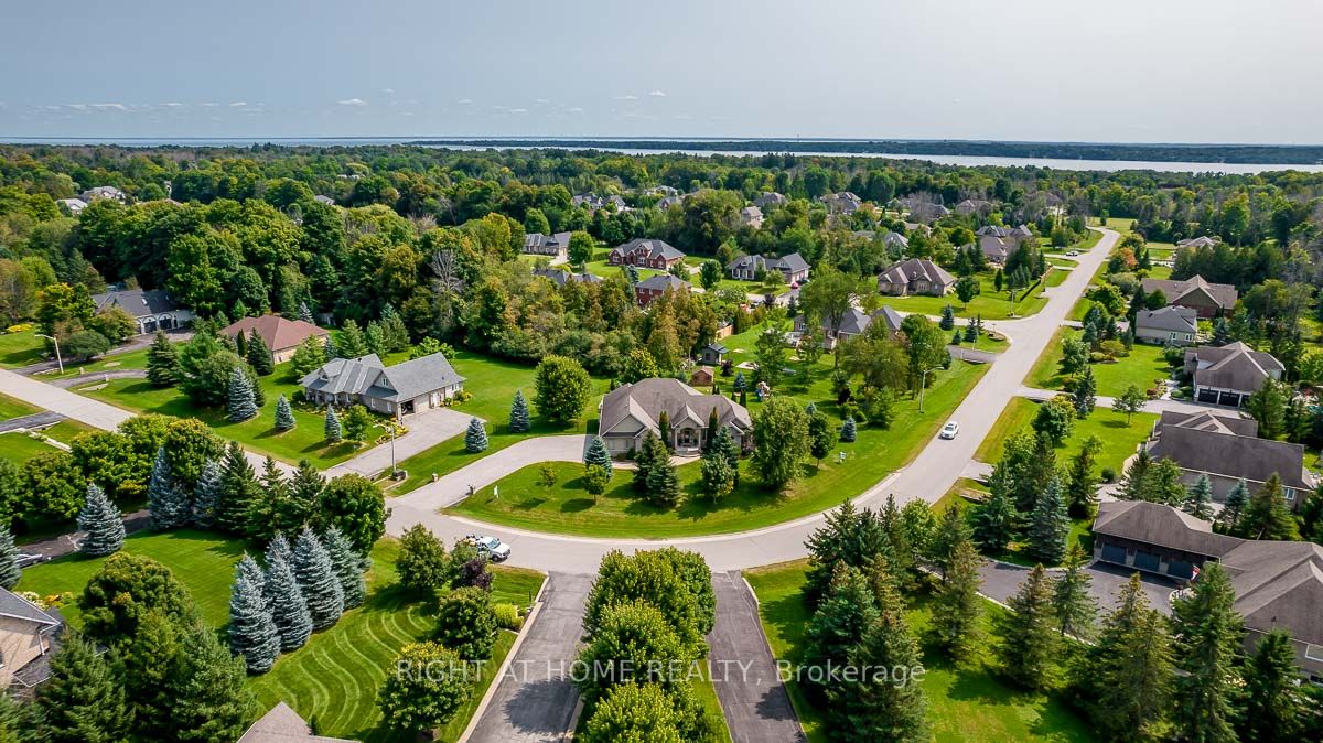 25 Red Oak Crescent