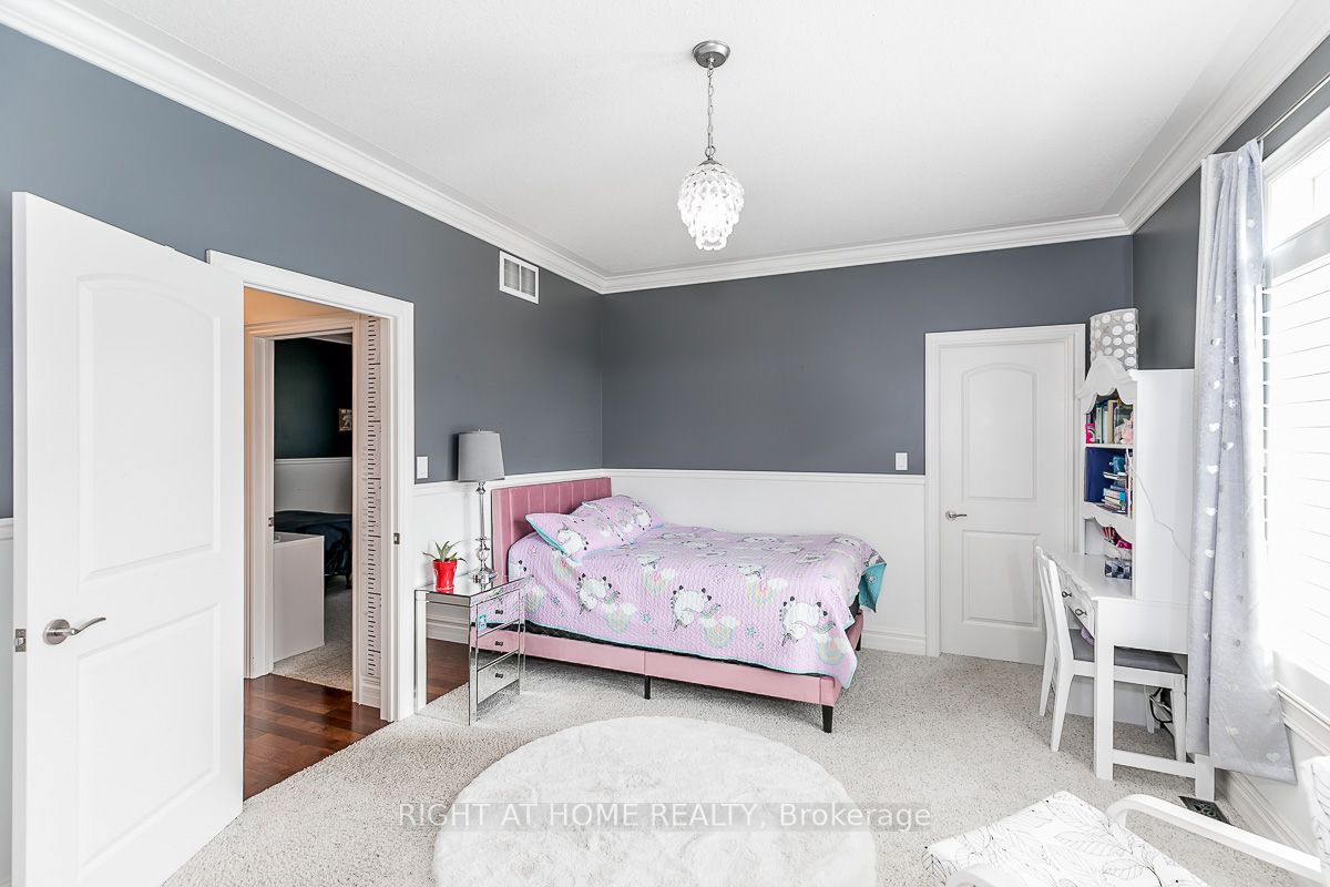 25 Red Oak Crescent