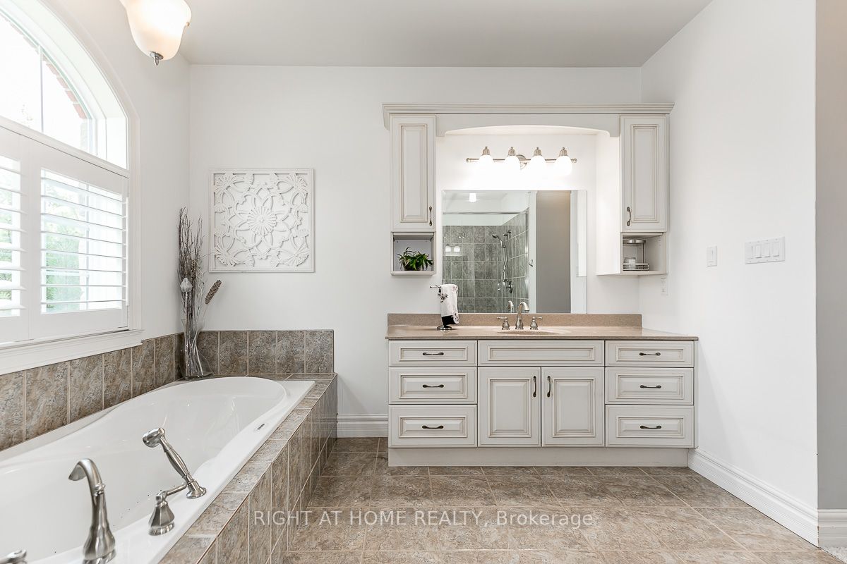 25 Red Oak Crescent