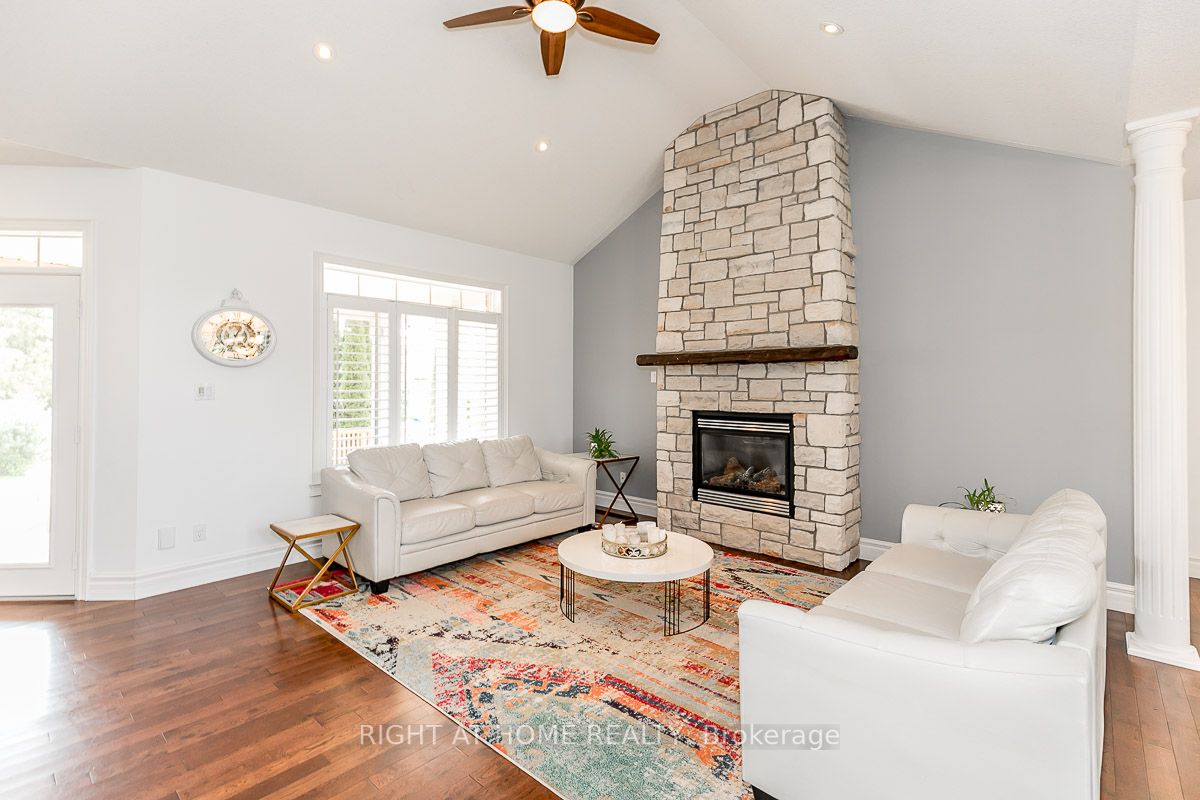 25 Red Oak Crescent