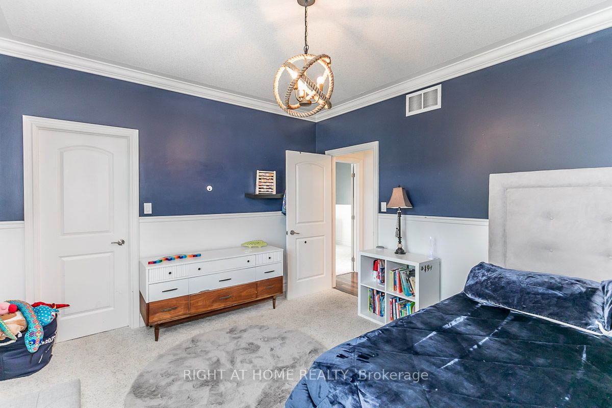 25 Red Oak Crescent