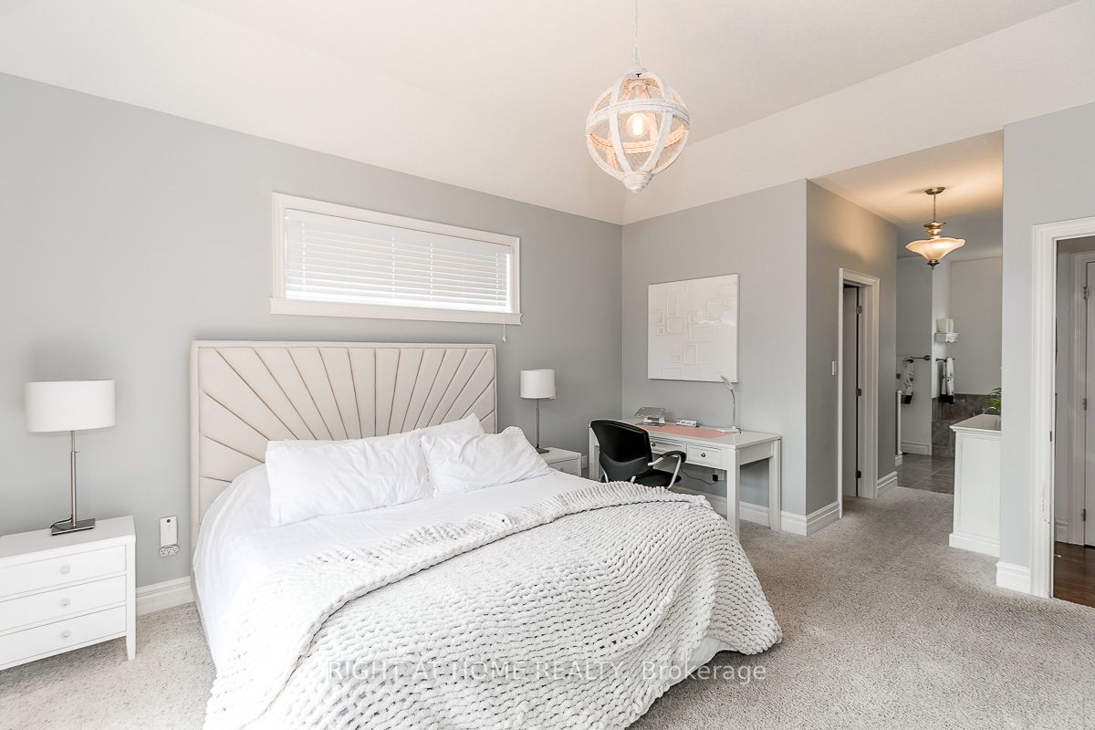 25 Red Oak Crescent