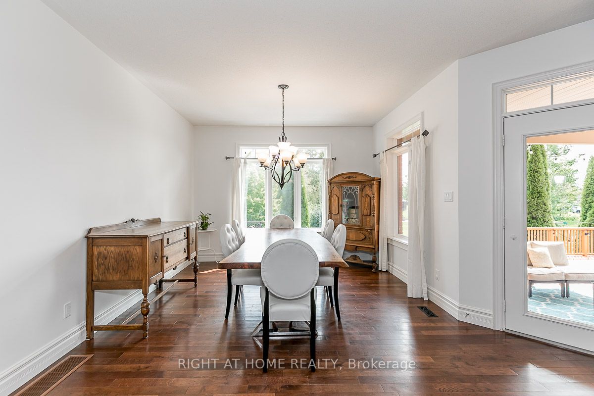 25 Red Oak Crescent