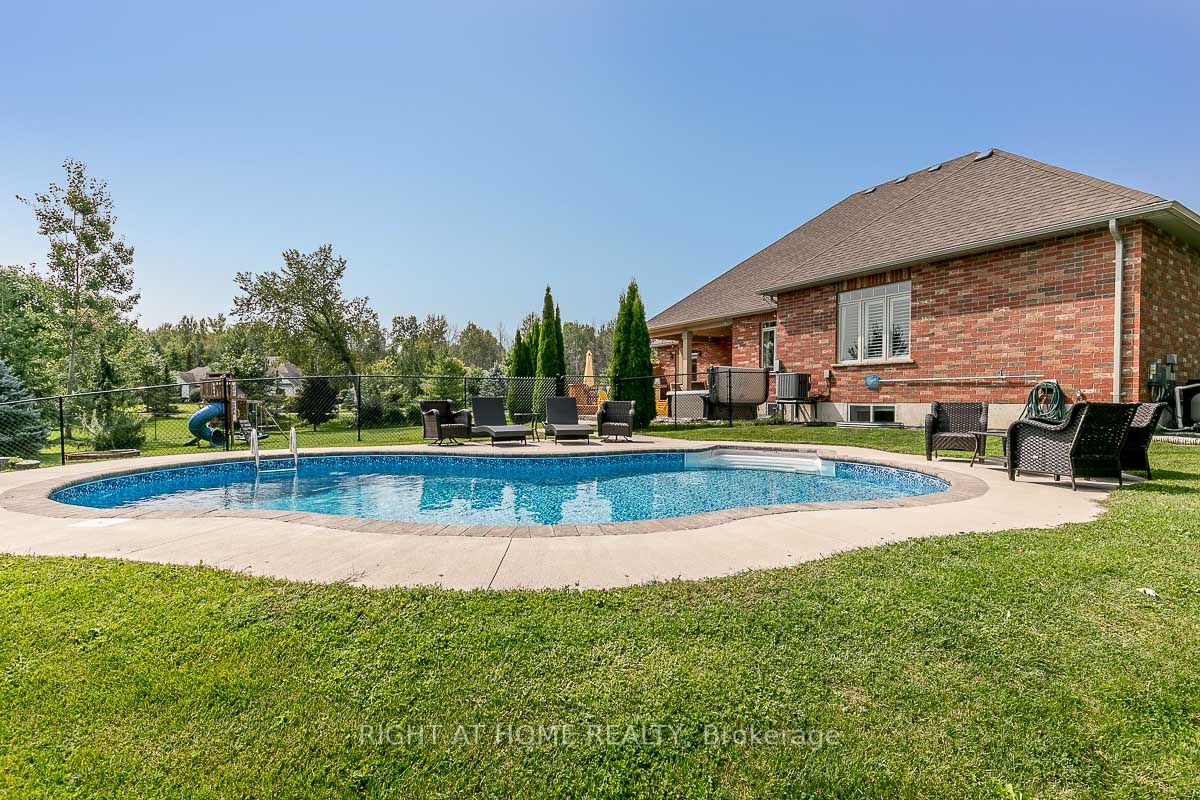 25 Red Oak Crescent