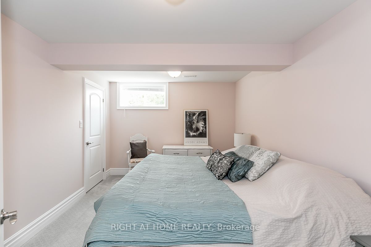 25 Red Oak Crescent