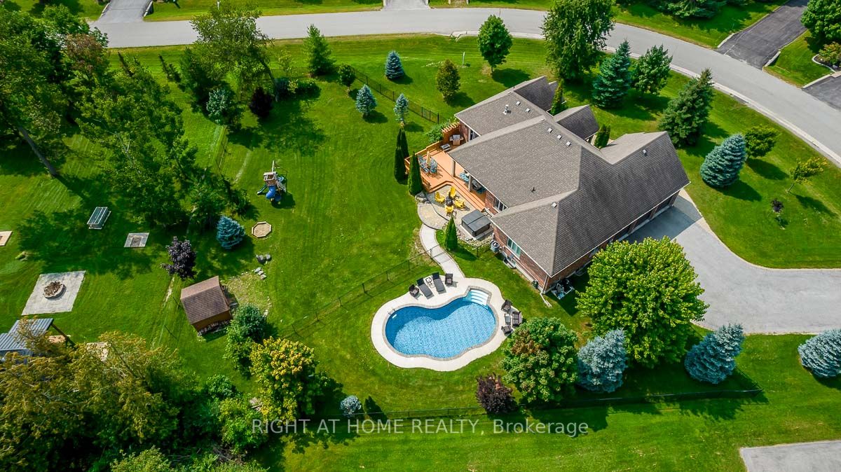 25 Red Oak Crescent