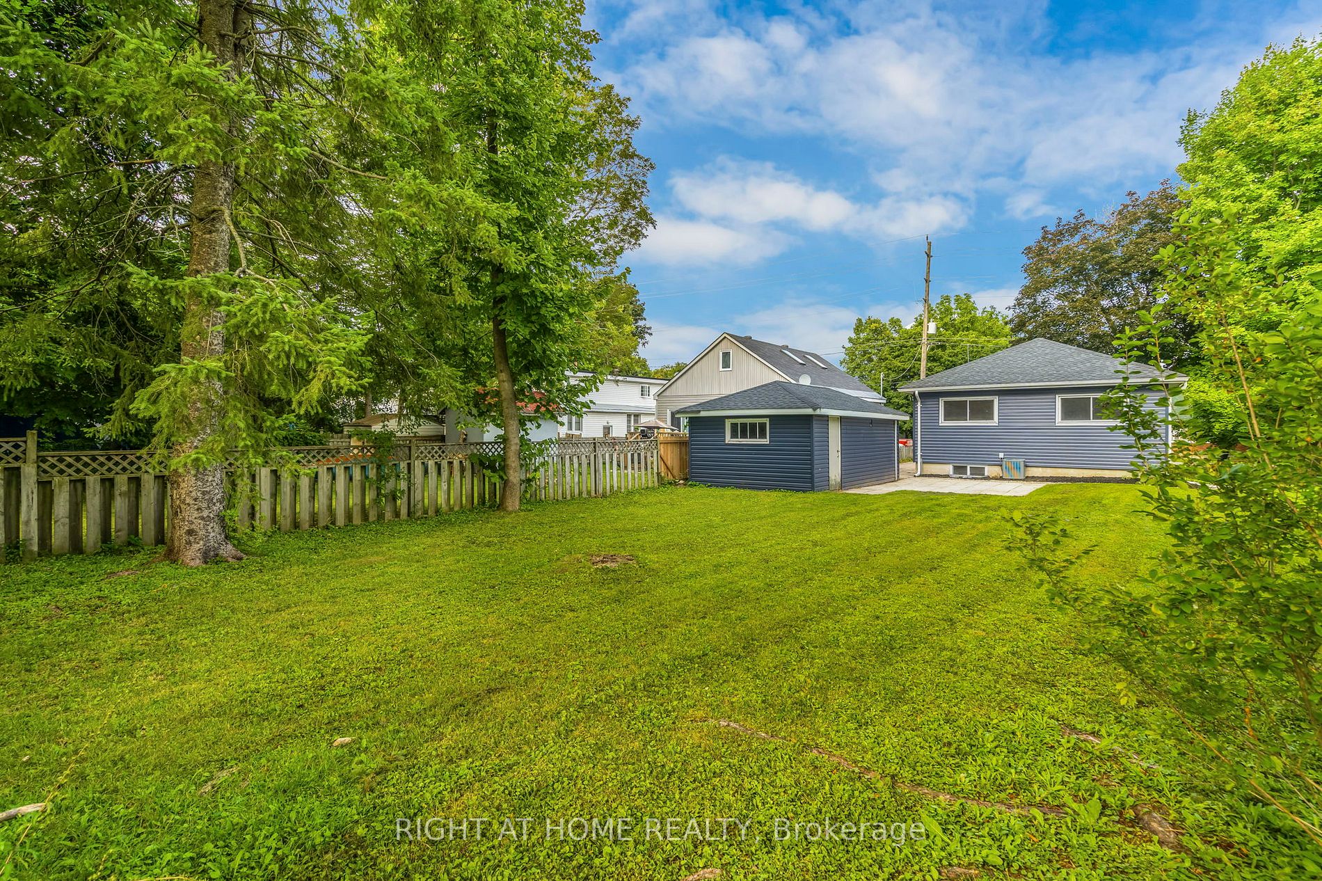 43 Westmount Dr S