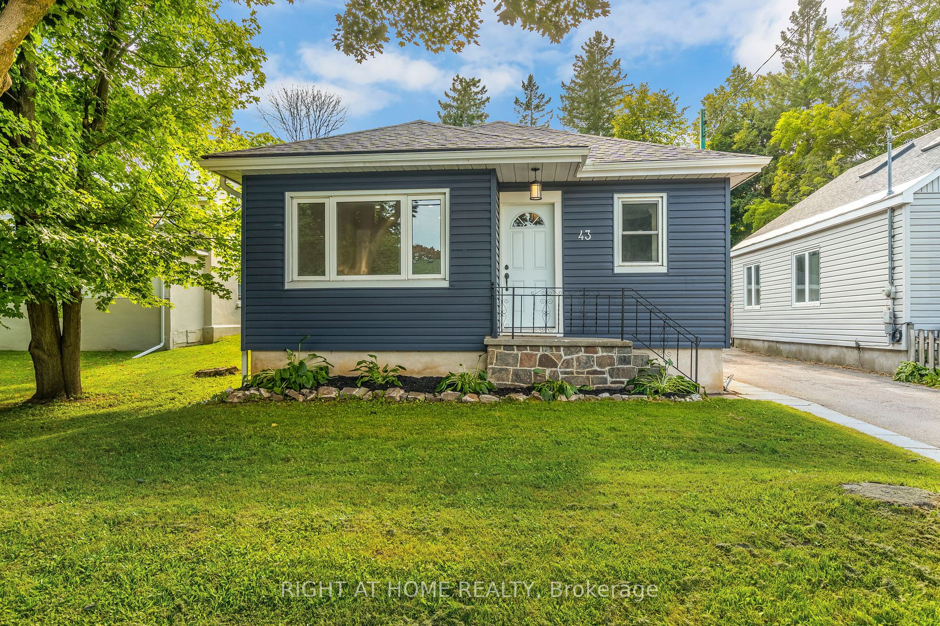 43 Westmount Dr S