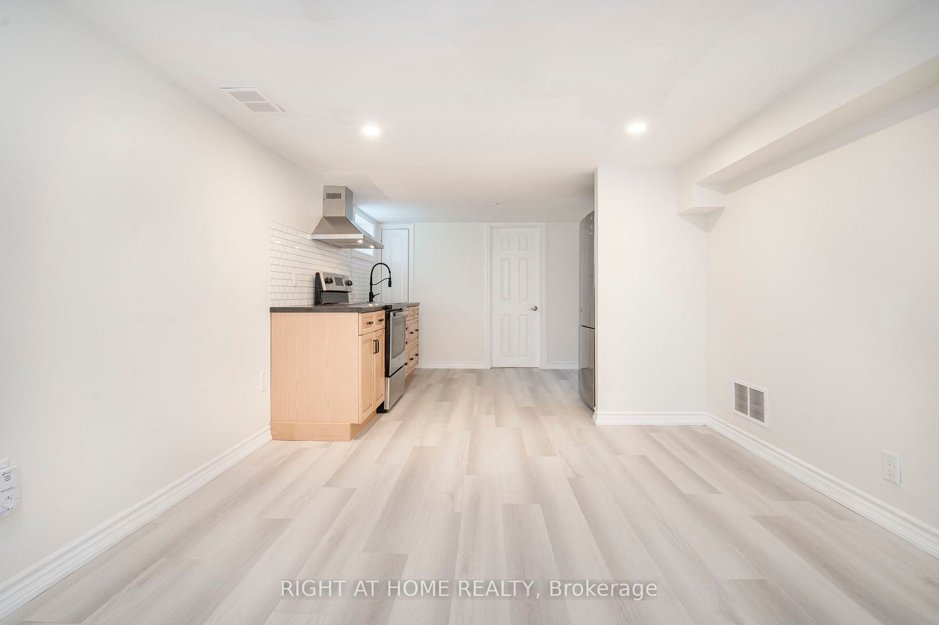 43 Westmount Dr S