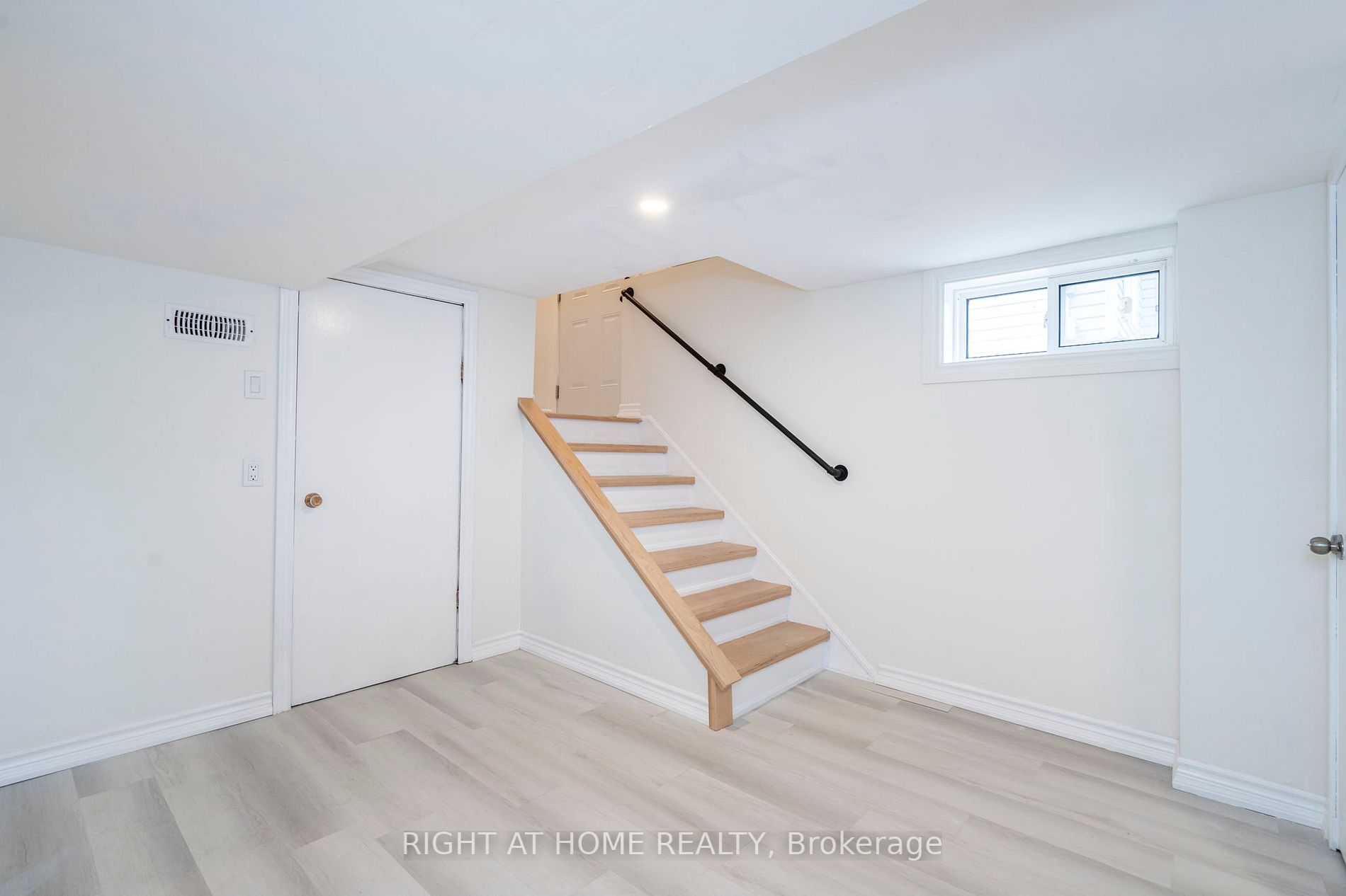 43 Westmount Dr S