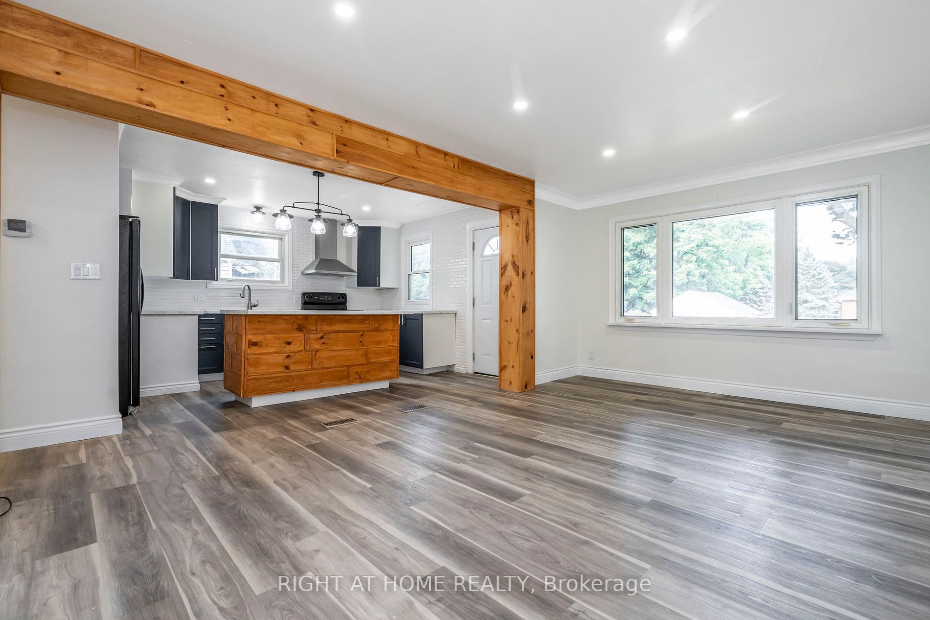 43 Westmount Dr S
