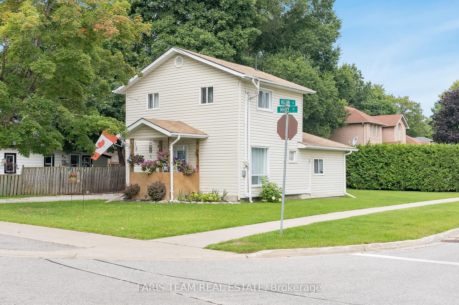 386 Mary St