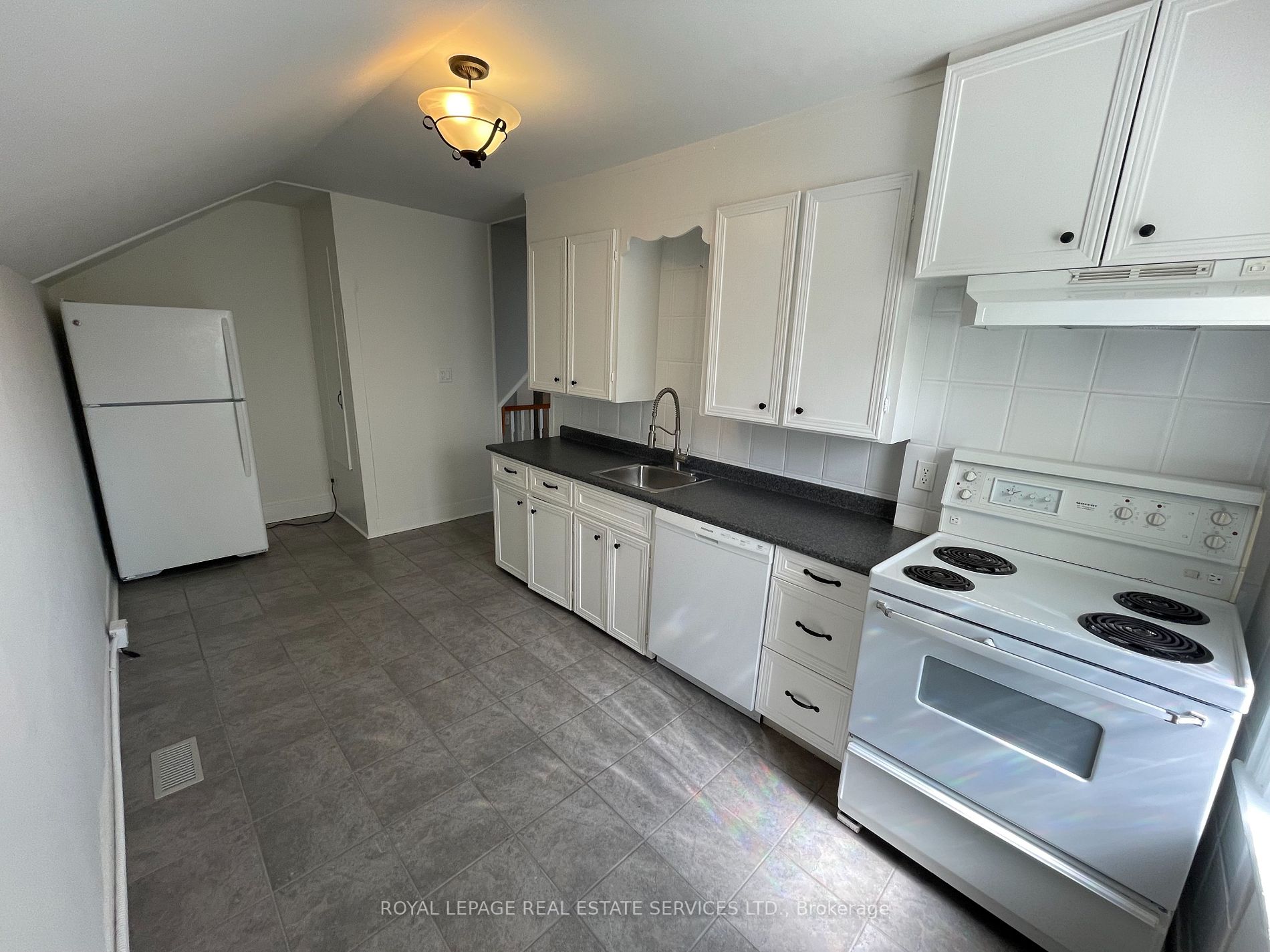 7343 Main St, #A
