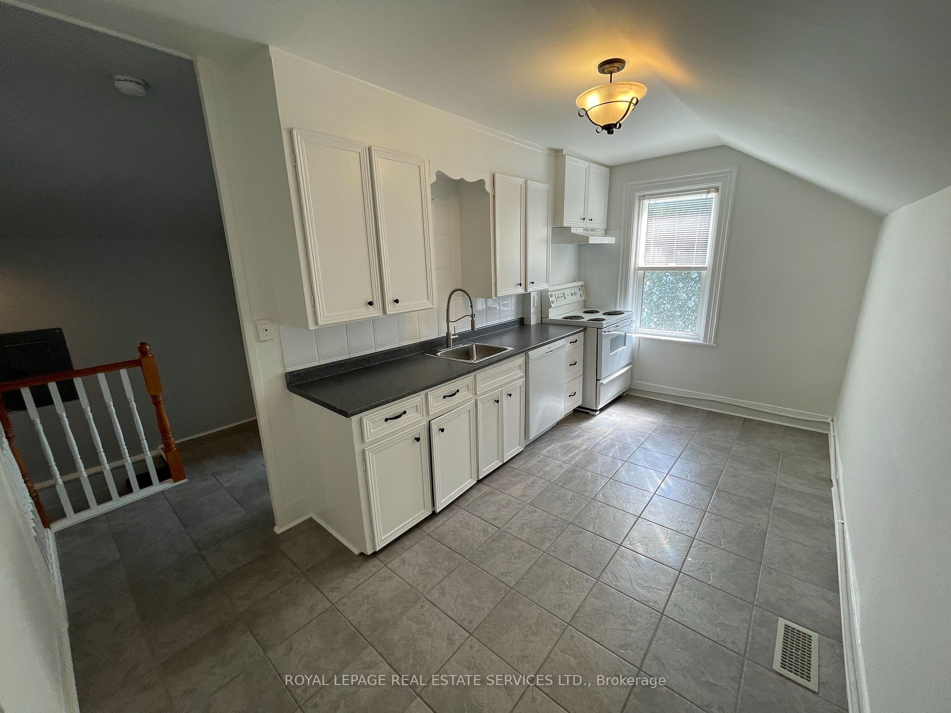 7343 Main St, #A
