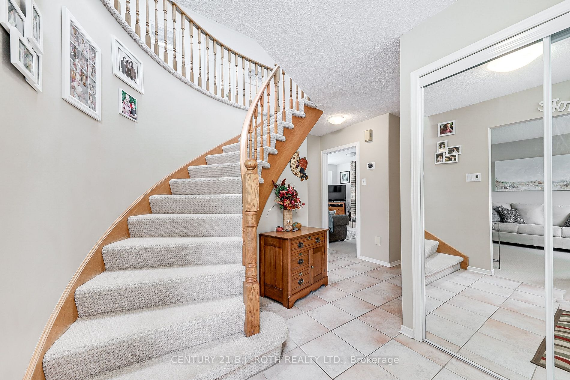 5 Richler Cres
