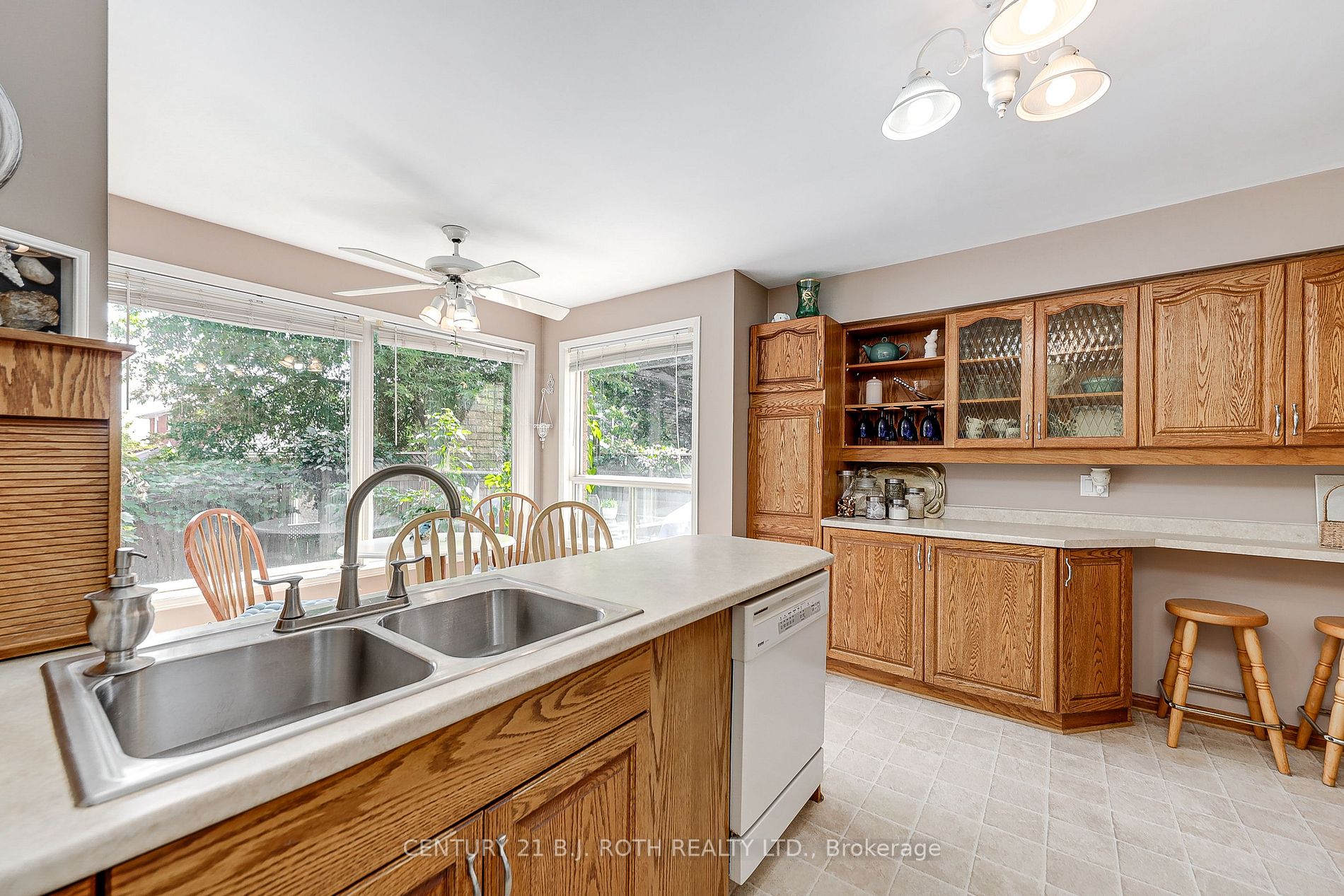 5 Richler Cres