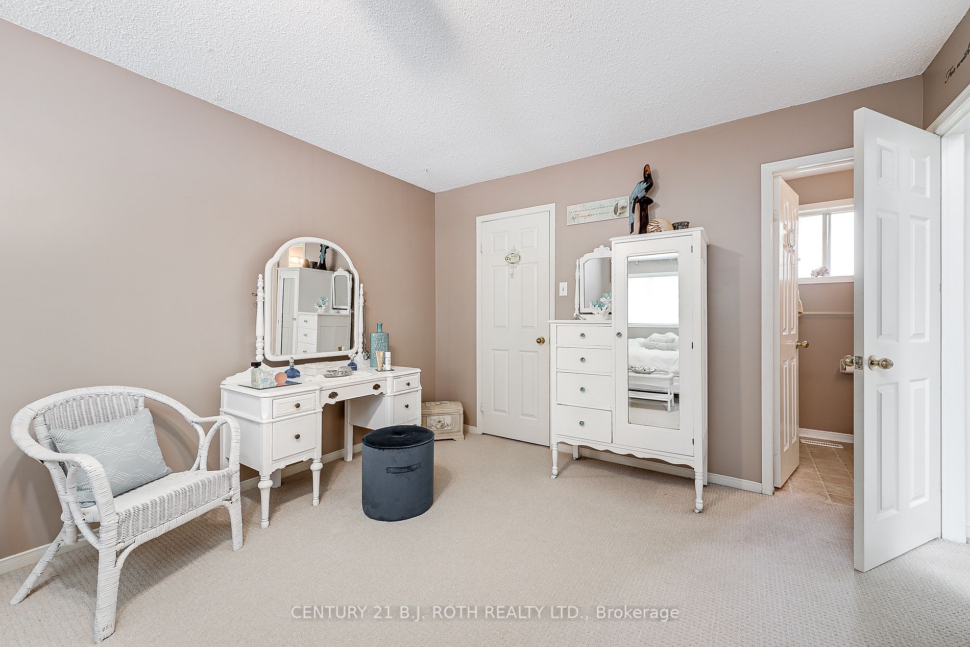 5 Richler Cres