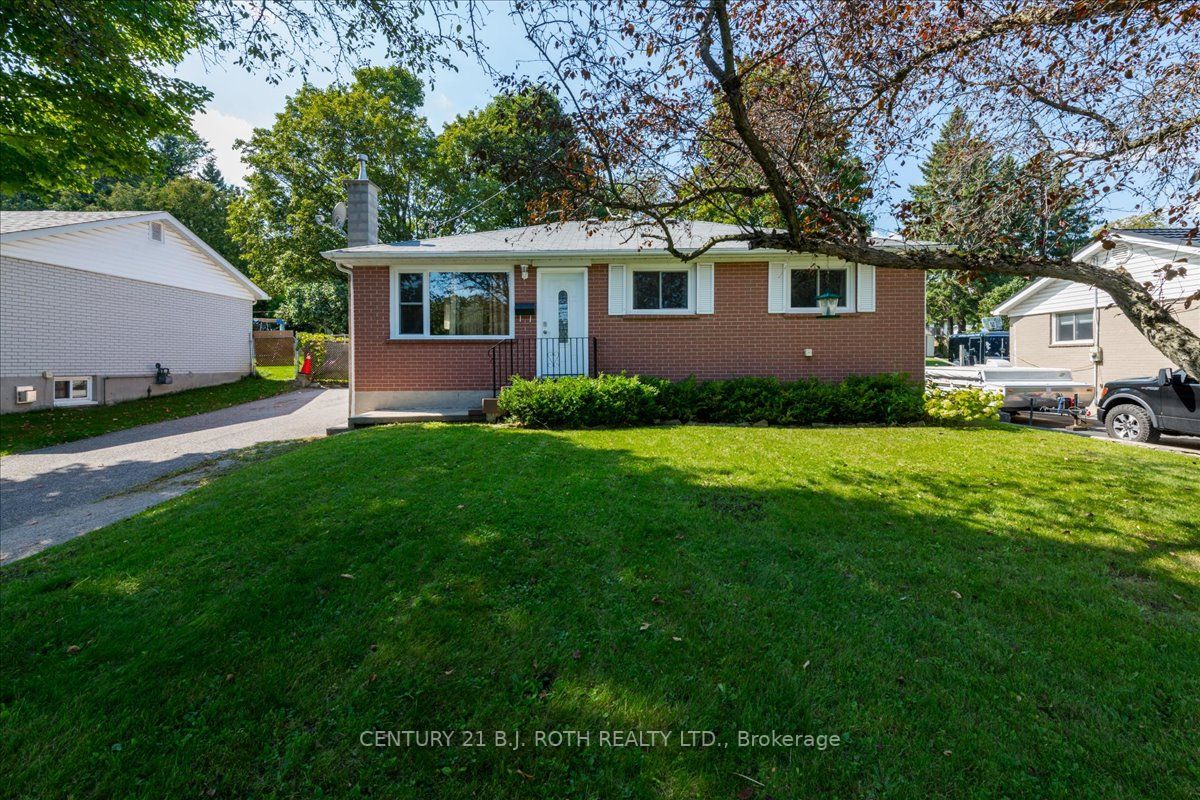 628 Mississaga St W