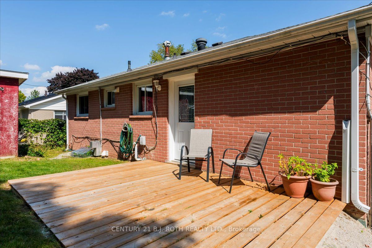 628 Mississaga St W