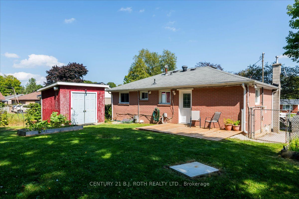 628 Mississaga St W