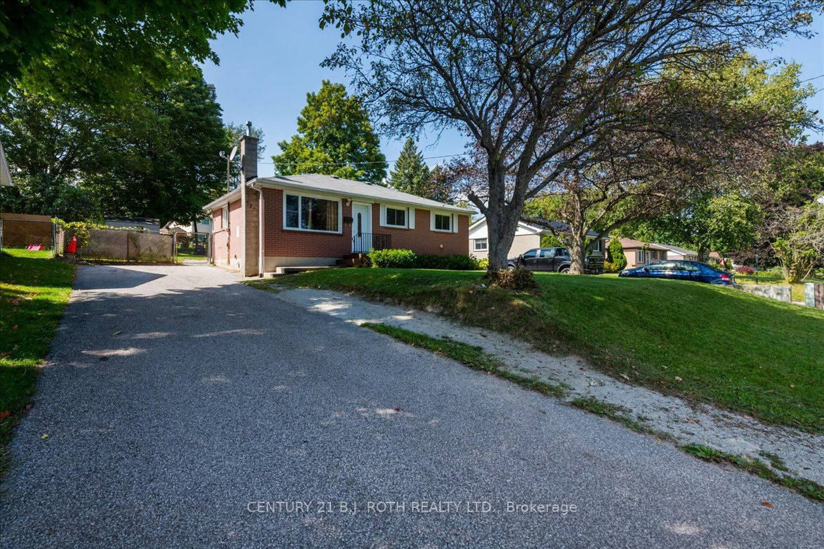 628 Mississaga St W