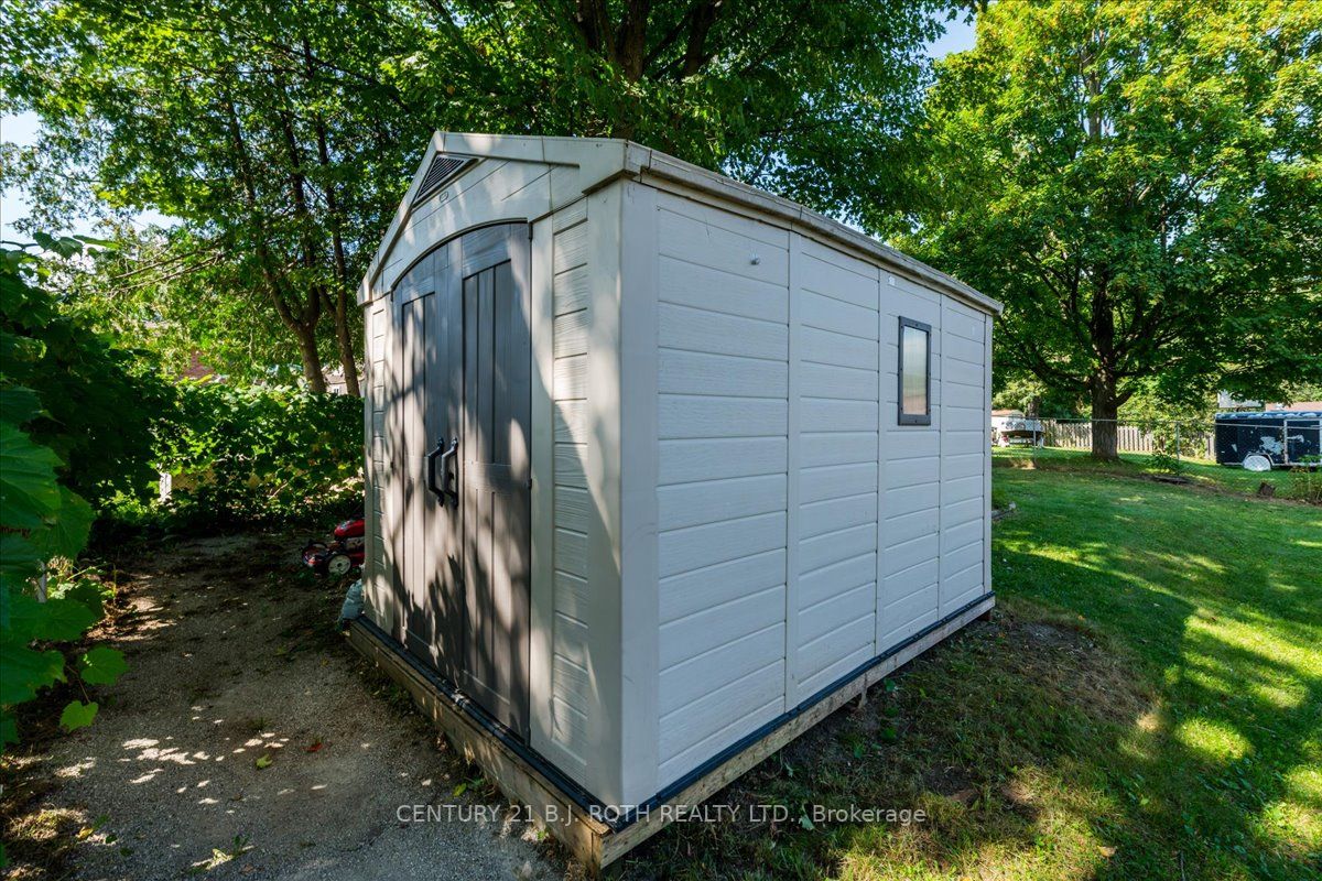 628 Mississaga St W
