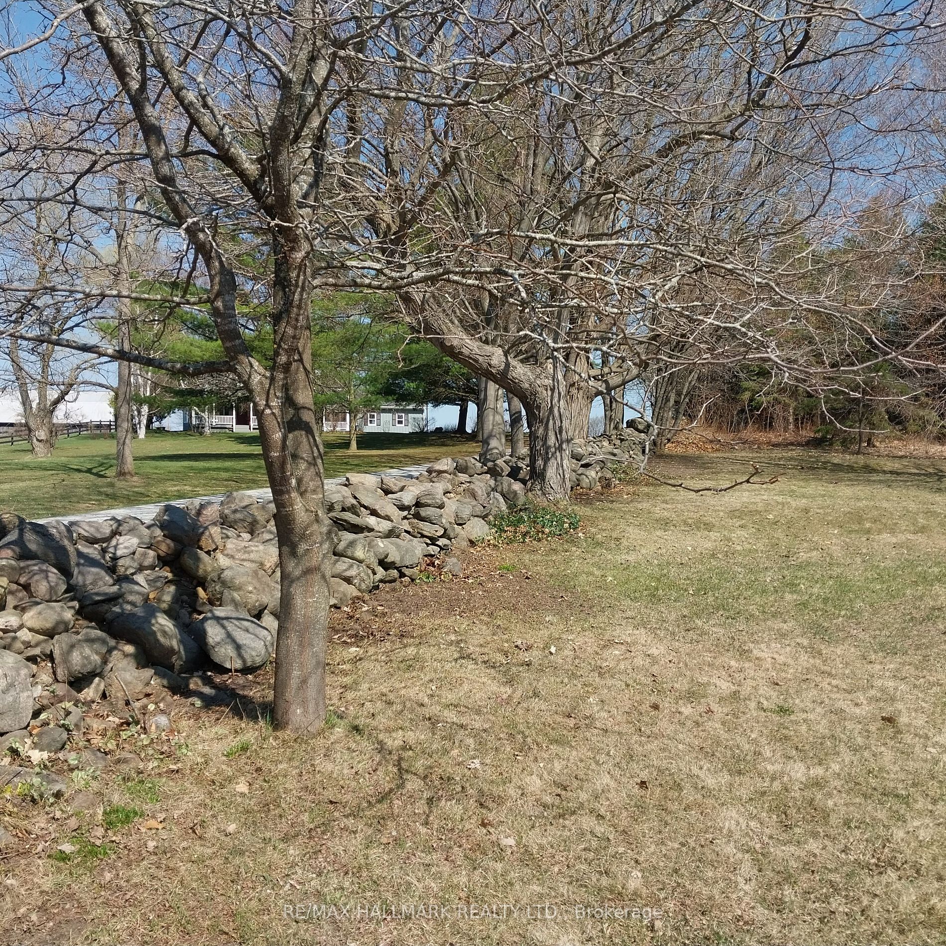70 Moonstone Rd E