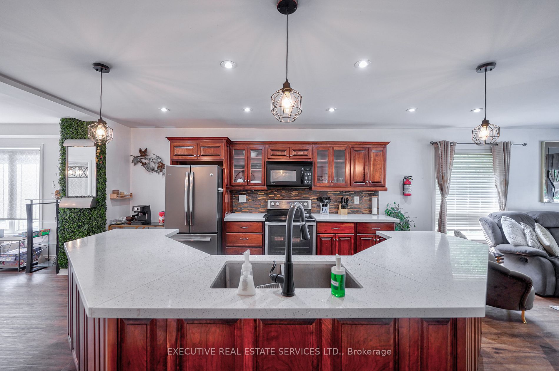 Listing S6798530 - Large Photo # 11