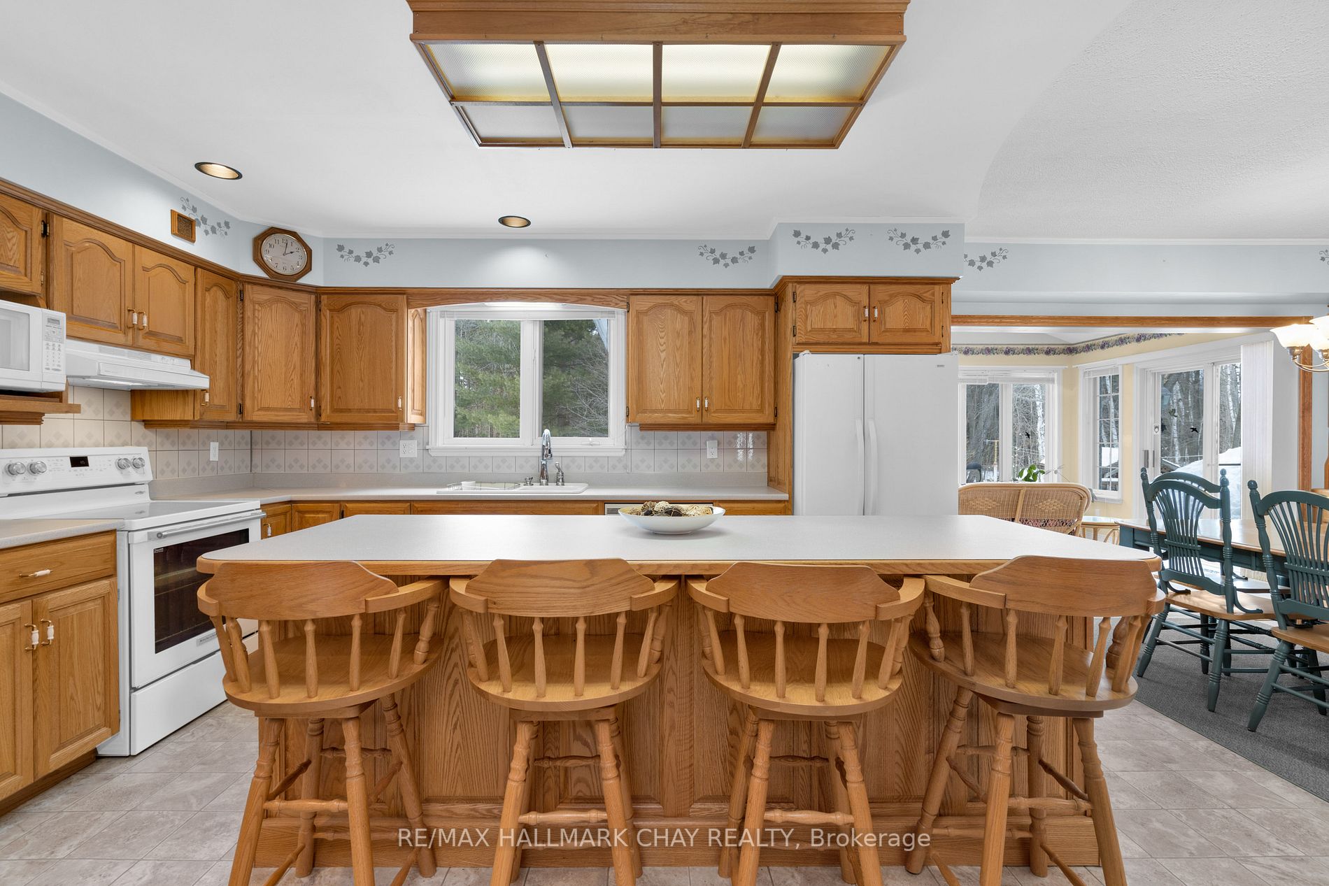 712 Mt St Louis Rd W
