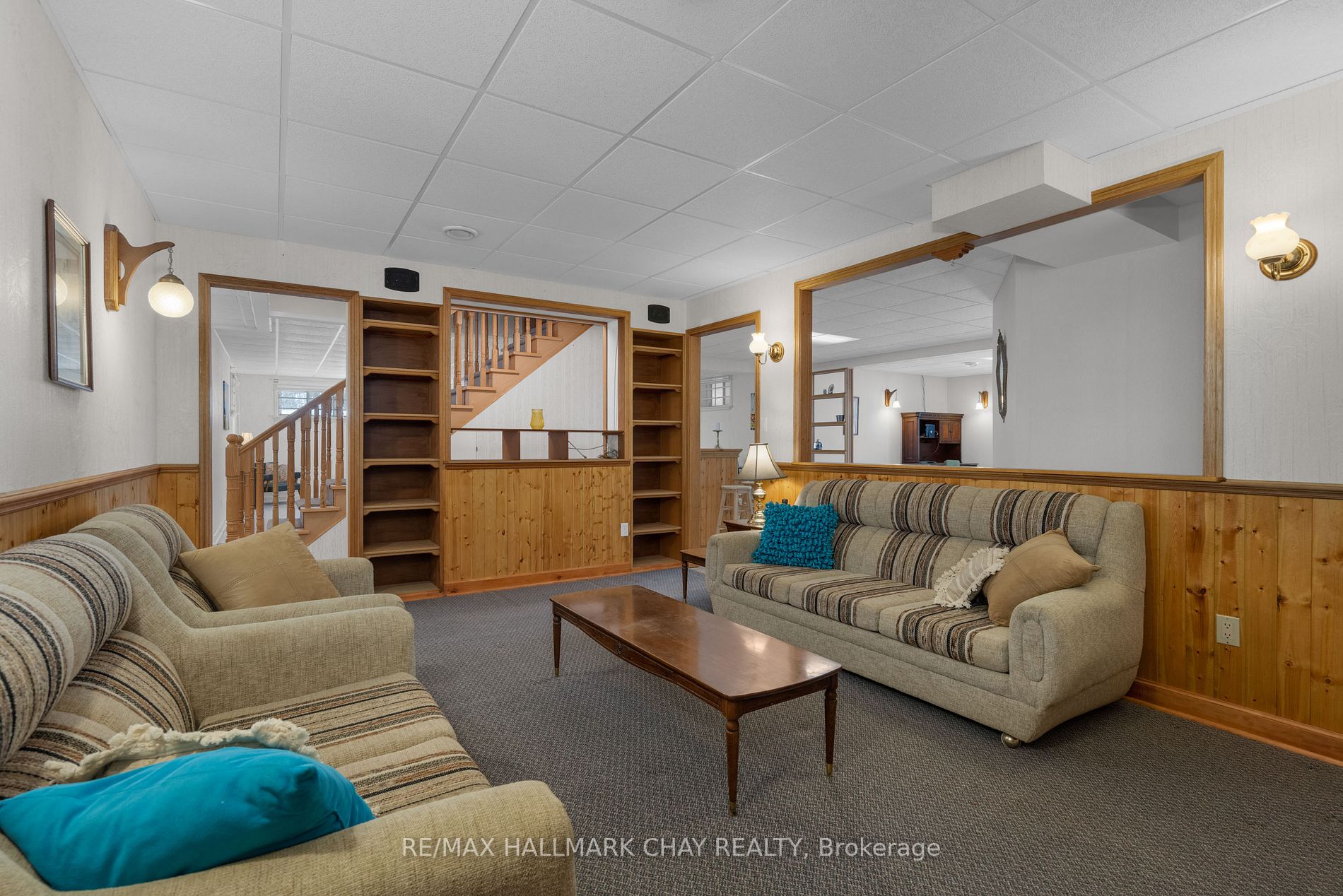 712 Mt St Louis Rd W