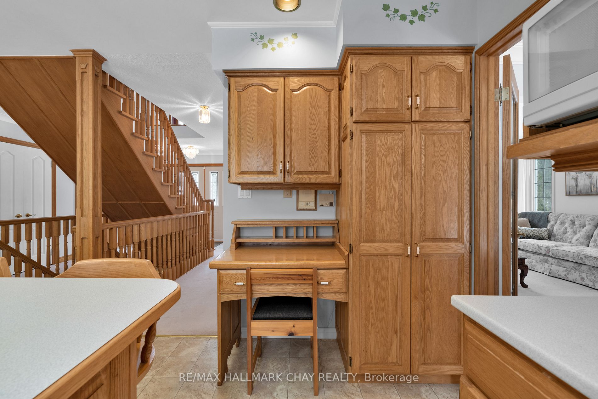 712 Mt St Louis Rd W
