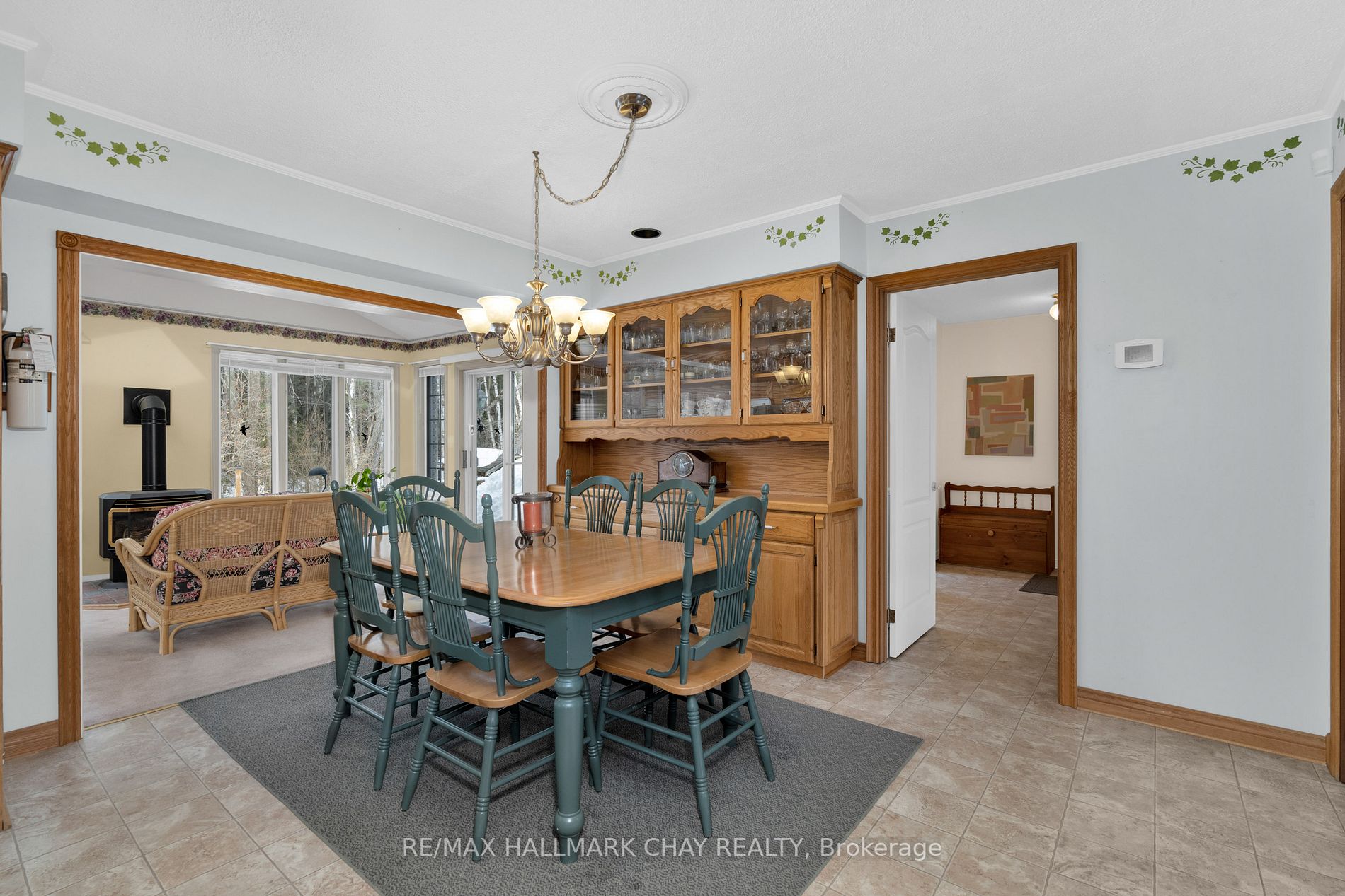 712 Mt St Louis Rd W