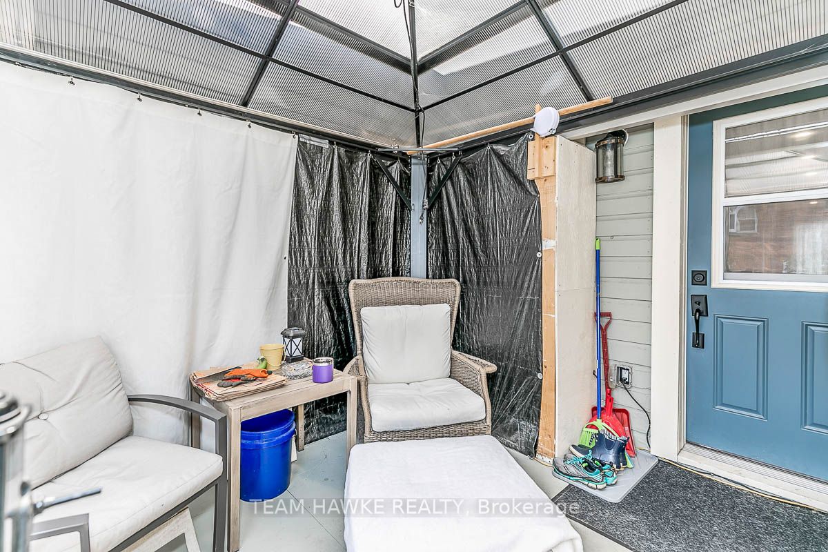 576 Dominion Ave